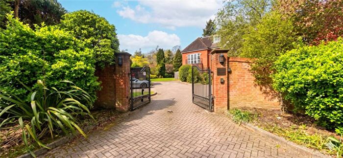 2 Bedroom Apartment For Sale In Chasemount, Snows Ride, Windlesham, GU20