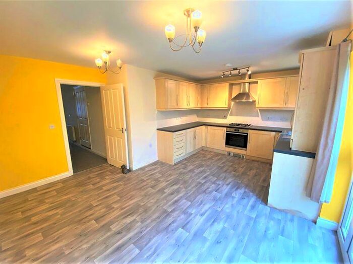 4 Bedroom Town House To Rent In Verdant Lane, Manchester, M30