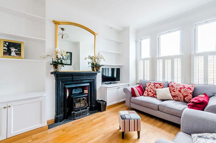 2 Bedroom Flat To Rent In Stephendale Road, Sands End, London, SW6