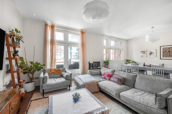 4 Bedroom Flat To Rent In Gordon Mansions, Torrington Place, WC1E