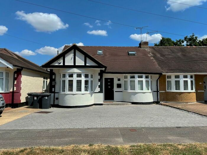 5 Bedroom Semi-Detached Bungalow To Rent In Aberdale Gardens, Potters Bar, Hertfordshire, EN6