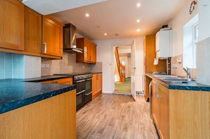 4 Bedroom Semi-Detached House To Rent In Lansdowne Road, Hounslow, TW3