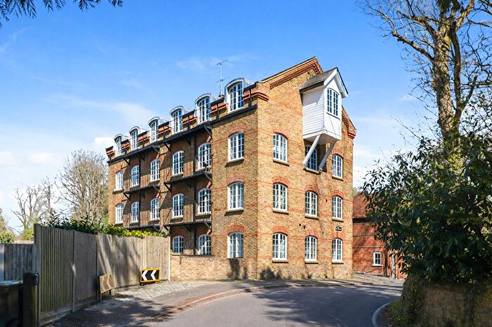 1 Bedroom Flat For Sale In Grove Mill Lane, Watford, WD17