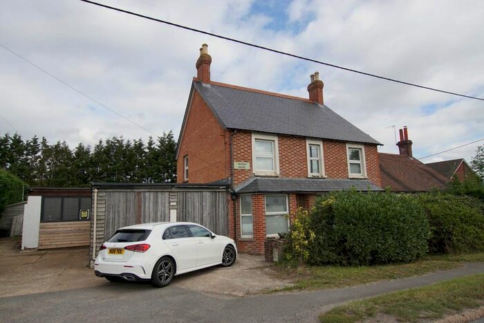 4 Bedroom Semi-Detached House For Sale In Lower Dicker, Hailsham, BN27