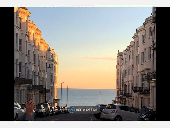 3 Bedroom Flat To Rent In Chesham Place, Brighton, BN2