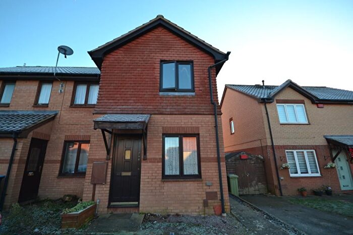 2 Bedroom End Of Terrace House To Rent In Pettingrew Close, Walnut Tree, Milton Keynes, Buckinghamshire, MK7