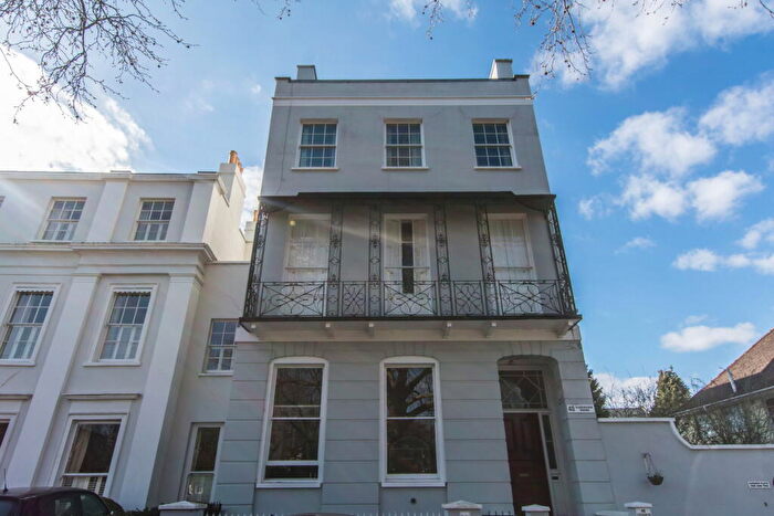 2 Bedroom Apartment For Sale In Evesham Road, Cheltenham, GL52