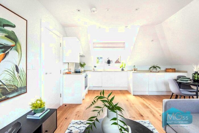 2 Bedroom Apartment To Rent In Fairfield Close, North Finchley, London, N12