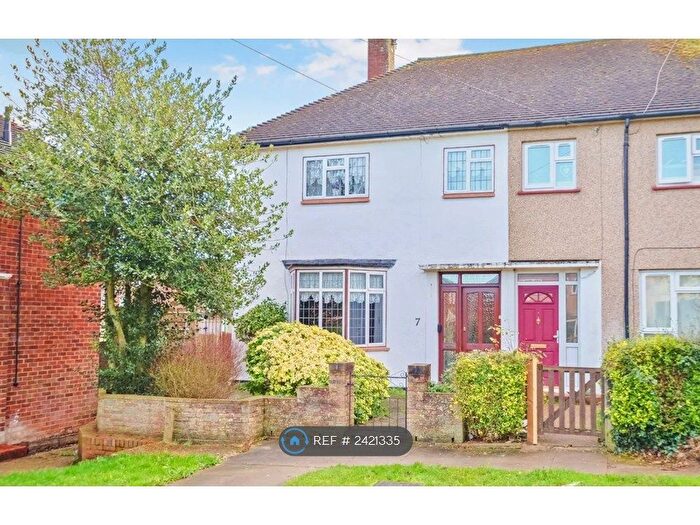 4 Bedroom End Of Terrace House To Rent In Petersham Gardens, Orpington, BR5