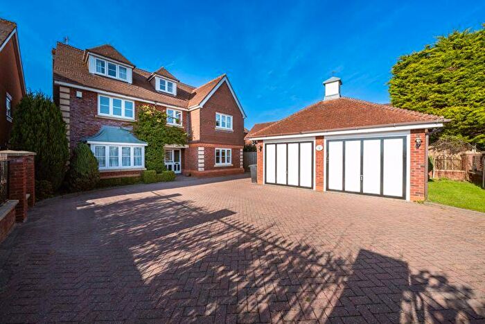5 Bedroom Detached House For Sale In Bromwich Lane, Pedmore, DY9