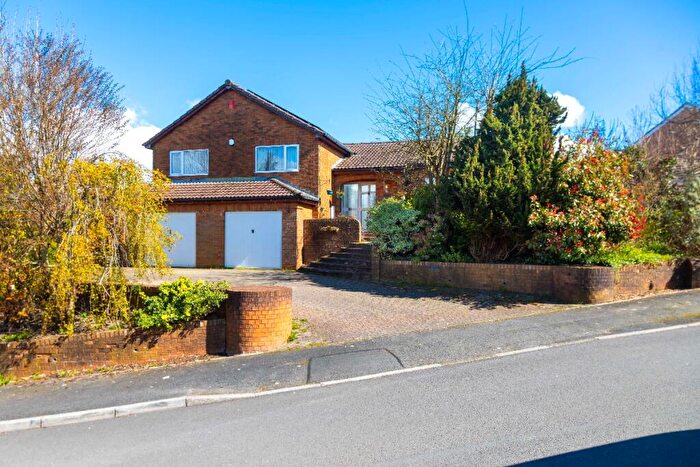 4 Bedroom Detached House For Sale In Heol-y-Glyn, Treharris, CF46