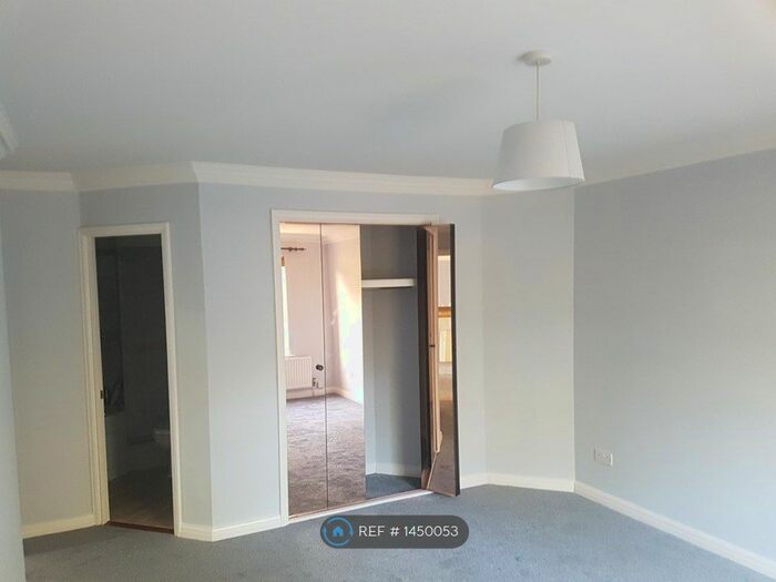 2 Bedroom Flat To Rent In High Acres, Enfield, EN2