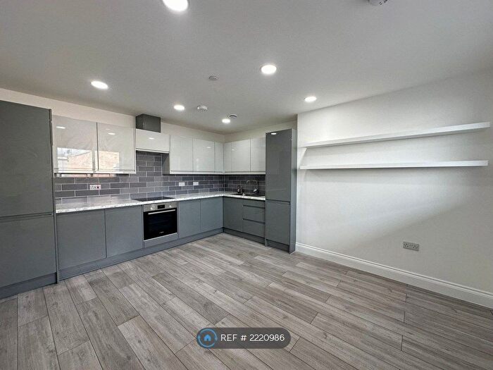 5 Bedroom Flat To Rent In High Street, Barnet, EN5