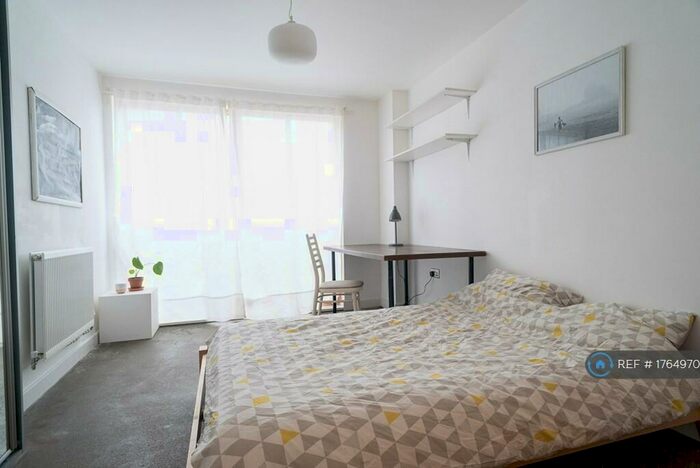 2 Bedroom Flat To Rent In Hitchcock House, London, N1