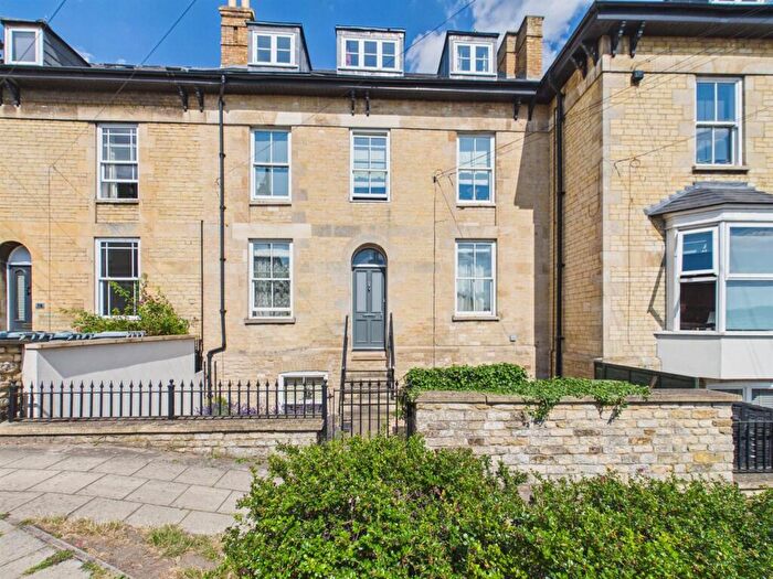 2 Bedroom Flat For Sale In Brownlow Terrace, Stamford, Lincolnshire, PE9