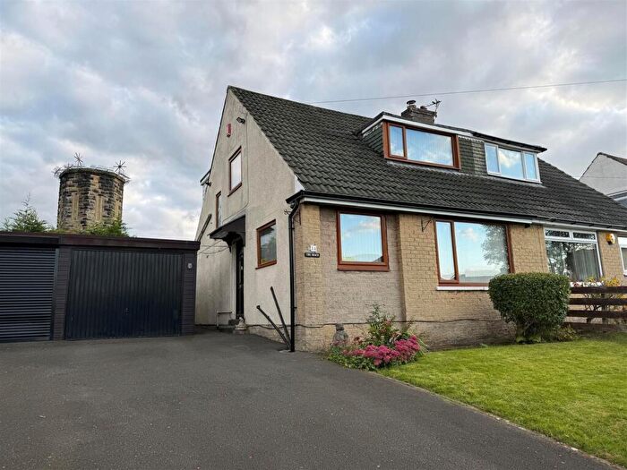 3 Bedroom Semi-Detached House For Sale In Elizabeth Street, Wyke, Bradford, BD12