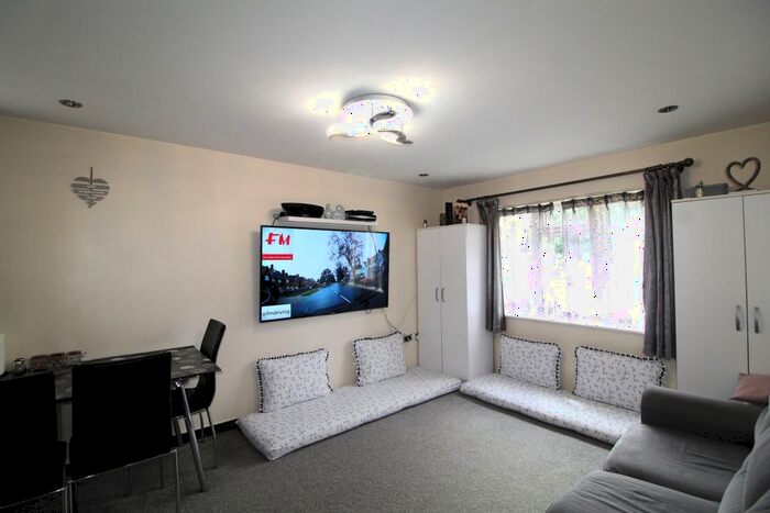2 Bedroom Flat To Rent In Osterley Park Road, Southall, UB2