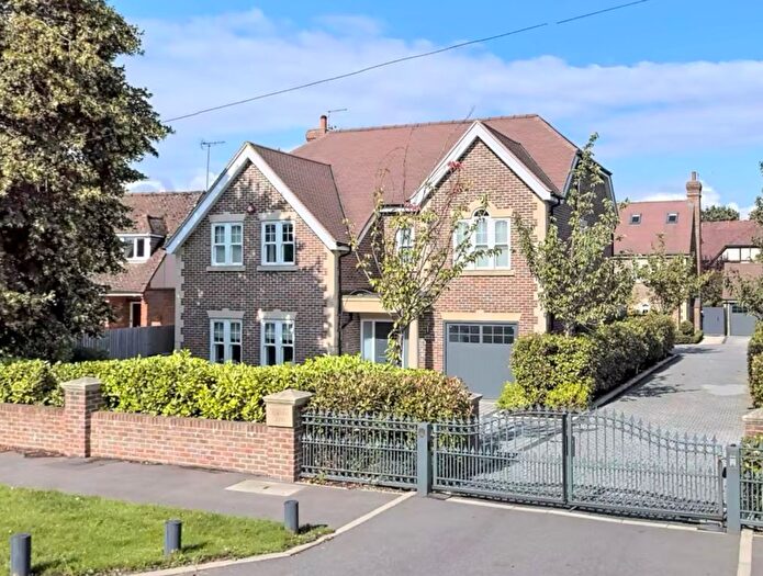 5 Bedroom Detached House To Rent In Spencer Close, Radlett, WD7