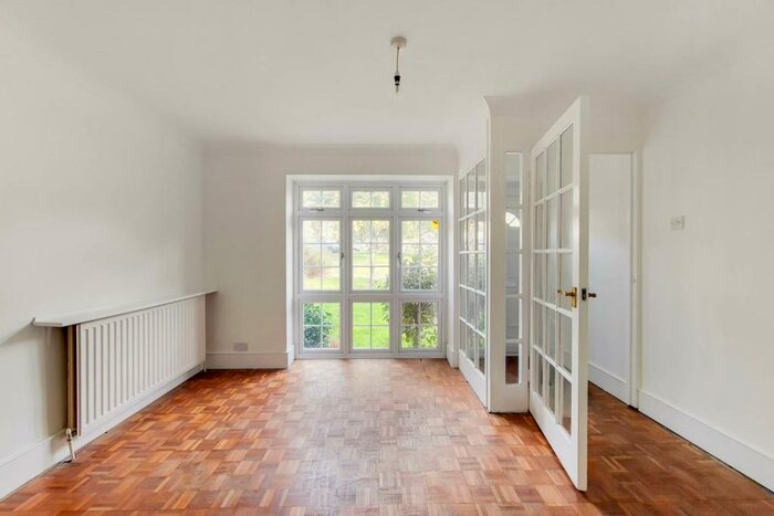 3 Bedroom Terraced House To Rent In Kenilworth Gardens, Woolwich, London, SE18