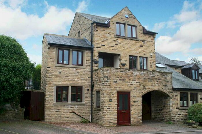 4 Bedroom Town House To Rent In Belgrave Mews, Rawdon, Leeds LS19