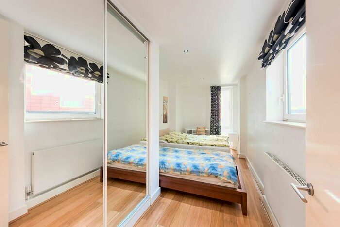 2 Bedroom Flat To Rent In Salamanca Tower, Waterloo, London, SE1