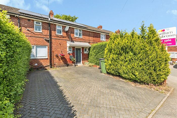 5 Bedroom Terraced House For Sale In Acre Grove, Leeds, LS10