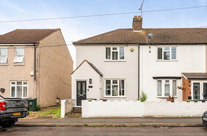 3 Bedroom End Of Terrace House For Sale In Eglinton Road, Swanscombe, Kent, DA10