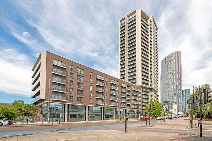 3 Bedroom Flat To Rent In River Heights, Stratford, London, E15