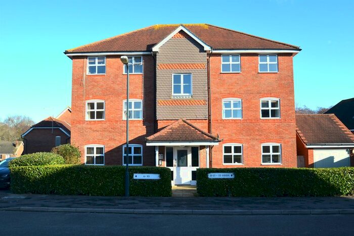 2 Bedroom Flat To Rent In Crowhurst Crescent, Storrington, Pulborough, RH20