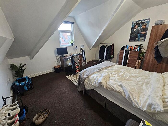 7 Bedroom Semi Detached House To Rent In Chestnut Avenue, Leeds, LS6