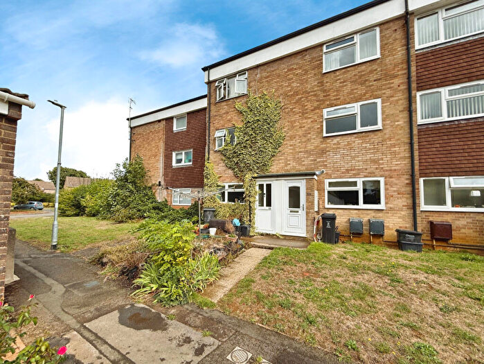 2 Bedroom Maisonette For Sale In Hallam Moor, Swindon, SN3