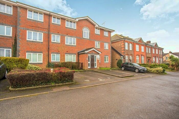 2 Bedroom Flat To Rent In Gade Close, Rickmansworth Road, Watford, Hertfordshire WD18