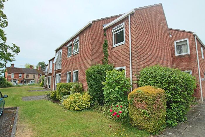 2 Bedroom Flat To Rent In The Beeches, Andover, Hampshire, SP10