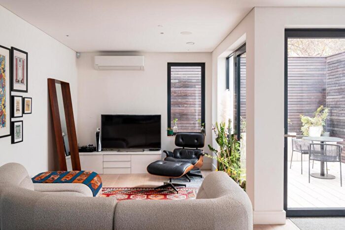 2 Bedroom Terraced House For Sale In London, NW1