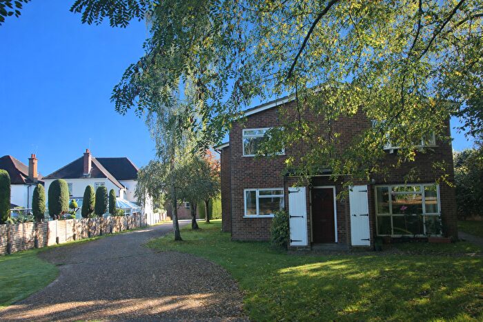 2 Bedroom Flat To Rent In The Crescent, Maidenhead, SL6