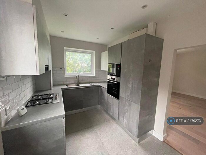 2 Bedroom Flat To Rent In Murray House, London, NW7