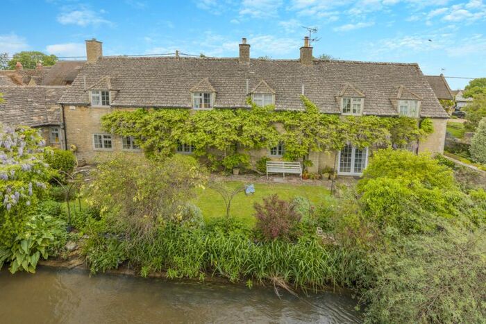 3 Bedroom Detached House For Sale In School Lane, South Cerney, Cirencester, Gloucestershire, GL7