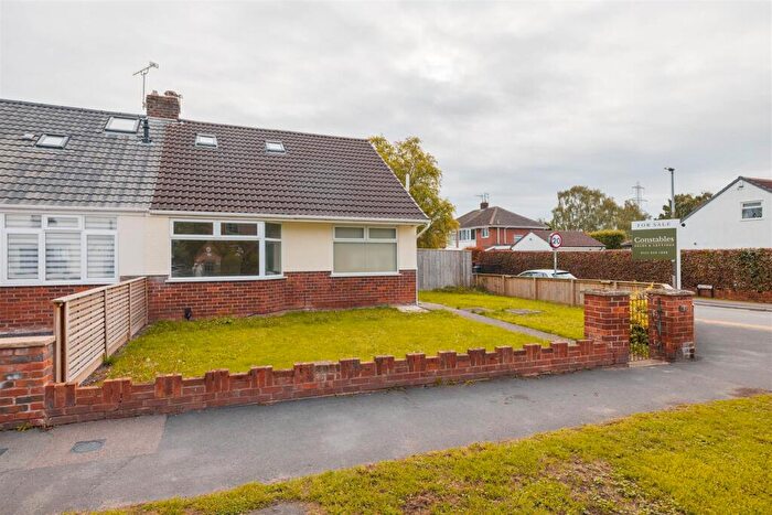 3 Bedroom Semi-Detached House For Sale In Hadlow Road, Willaston, Neston, CH64