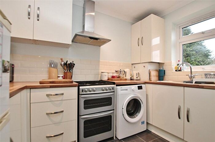 1 Bedroom Flat For Sale In Inkerman Road, Knaphill, Woking, Surrey, GU21