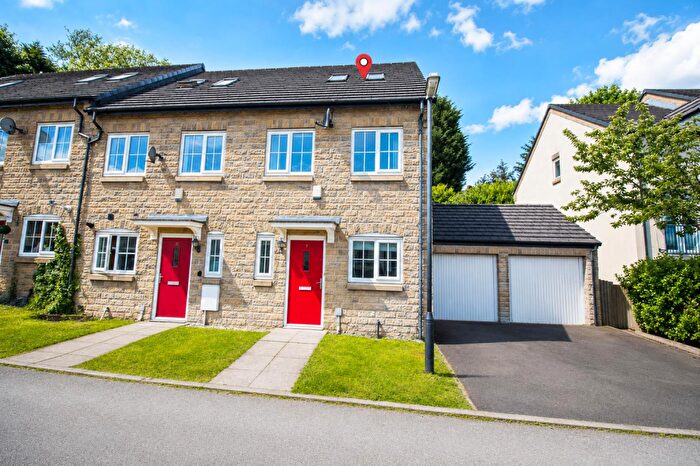 3 Bedroom Semi-Detached House For Sale In Ainsworth Close, Darwen, BB3