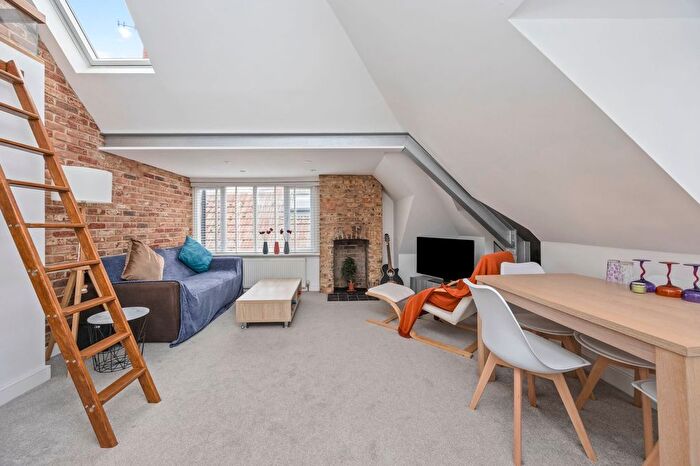 2 Bedroom Flat For Sale In Vallance Gardens, Hove, BN3