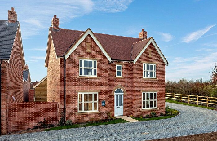 4 Bedroom Detached House For Sale In Huntshaw Close, Houlton, Rugby, CV23