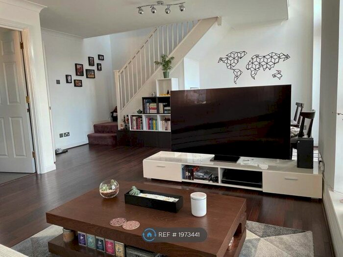 2 Bedroom Flat To Rent In Boleyn House, London, E16