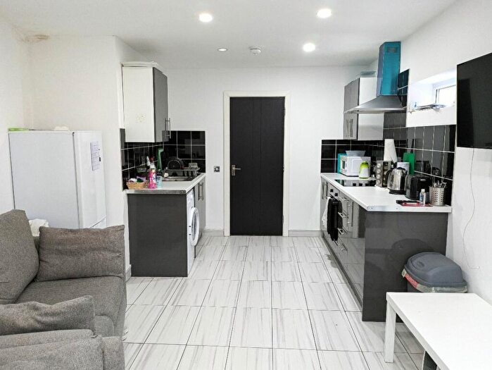 2 Bedroom Terraced House To Rent In A Cornwall Street, Cardiff, CF11