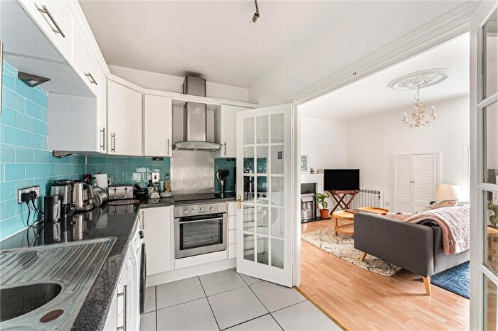 2 Bedroom Apartment For Sale In Albion Yard, Whitechapel Road, London, E1 - Photo 3