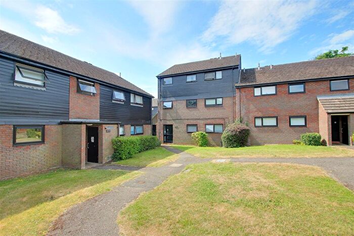 2 Bedroom Flat To Rent In The Bourne, Bovingdon, HP3