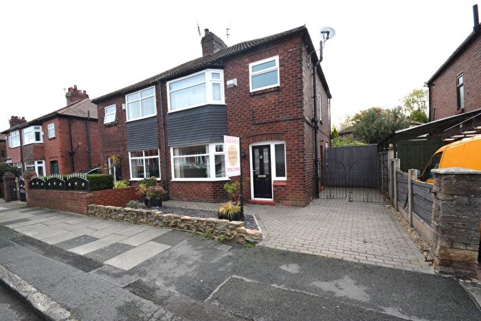3 Bedroom Semi-Detached House For Sale In Aldwyn Park Road, Audenshaw, M34