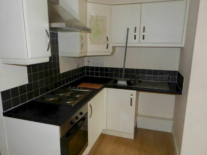 1 Bedroom Flat To Rent In Briarfield Gardens, Huddersfield HD5