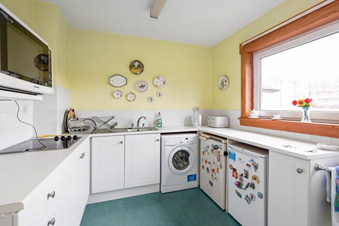 2 Bedroom Flat For Sale In / West Craigs Crescent, Edinburgh, EH12