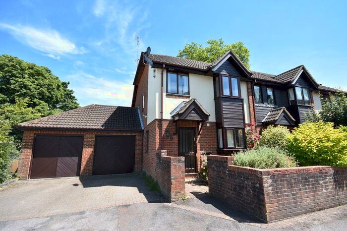 3 Bedroom End Of Terrace House To Rent In Fairholme Gardens, Farnham, GU9